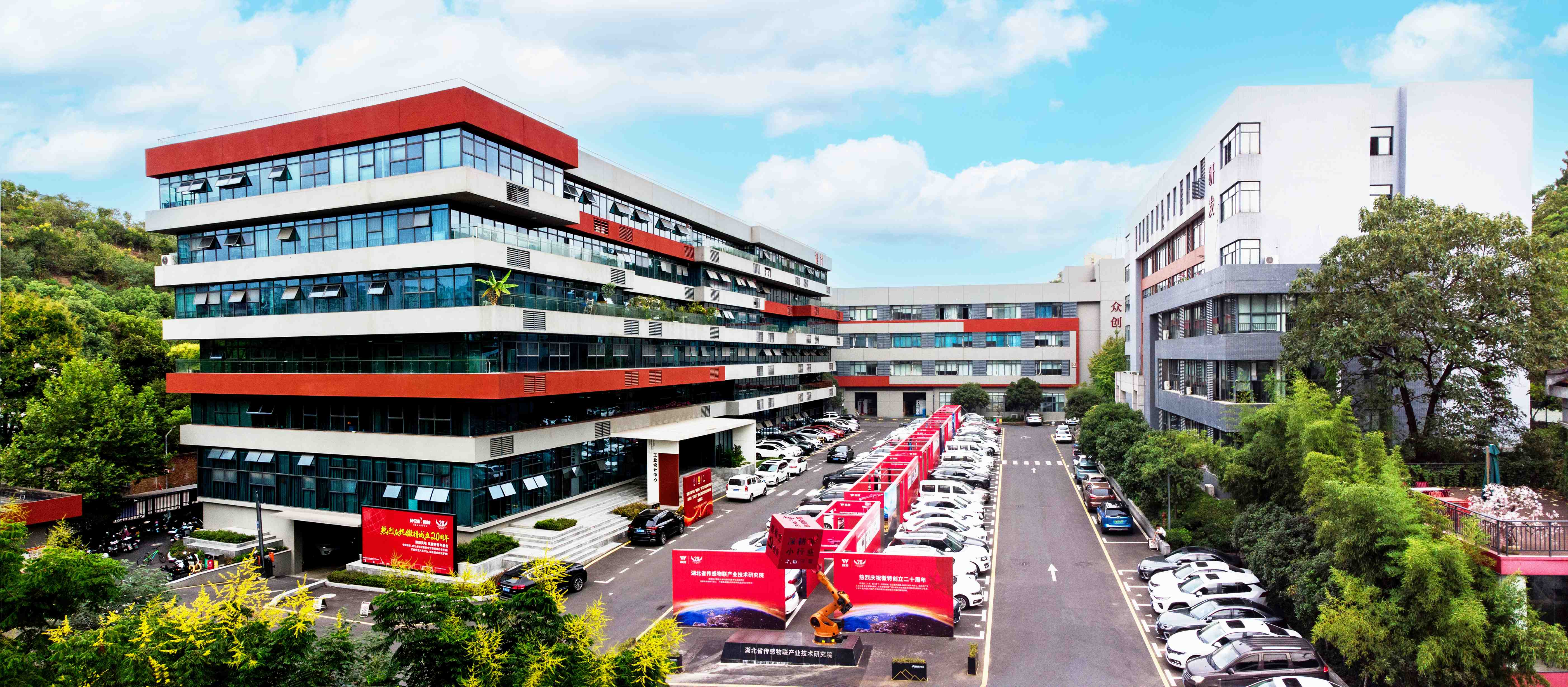 宜昌市市委副書記、市長陳紅輝蒞臨微特   